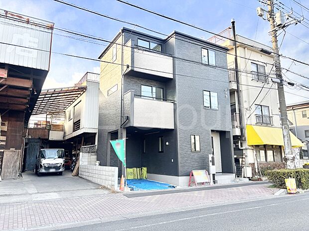 上質感あふれる外観デザイン。魅力の住まいを実現。 