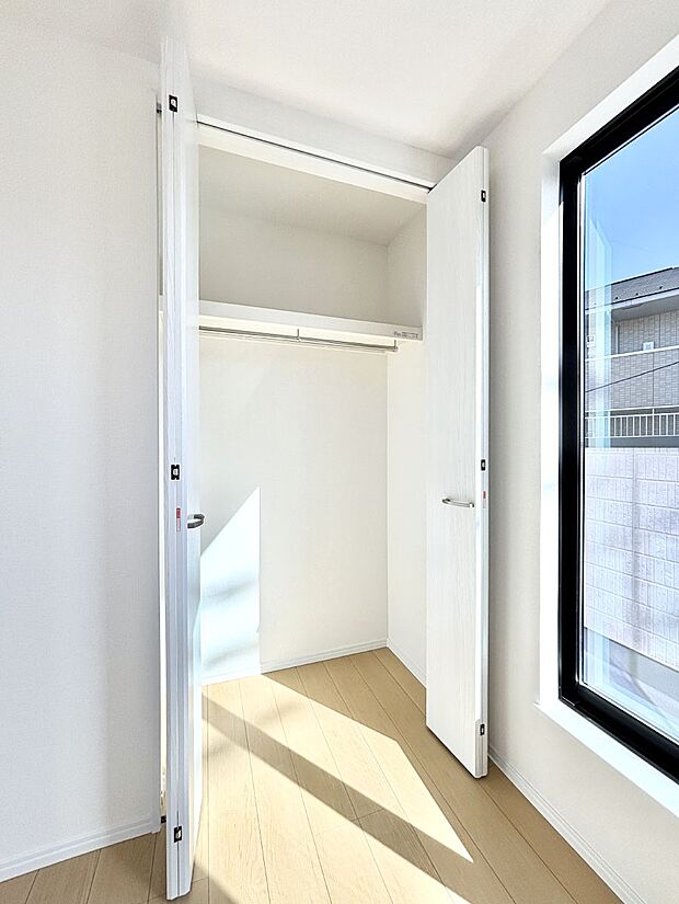 たっぷりの収納スペースで快適に暮らせそう 