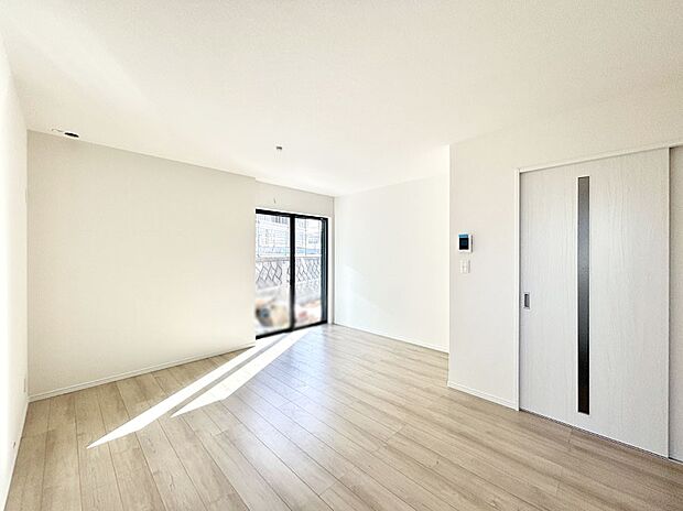 家族の笑顔が自然と生まれてくる、そんな雰囲気のダイニングに仕上がっています。