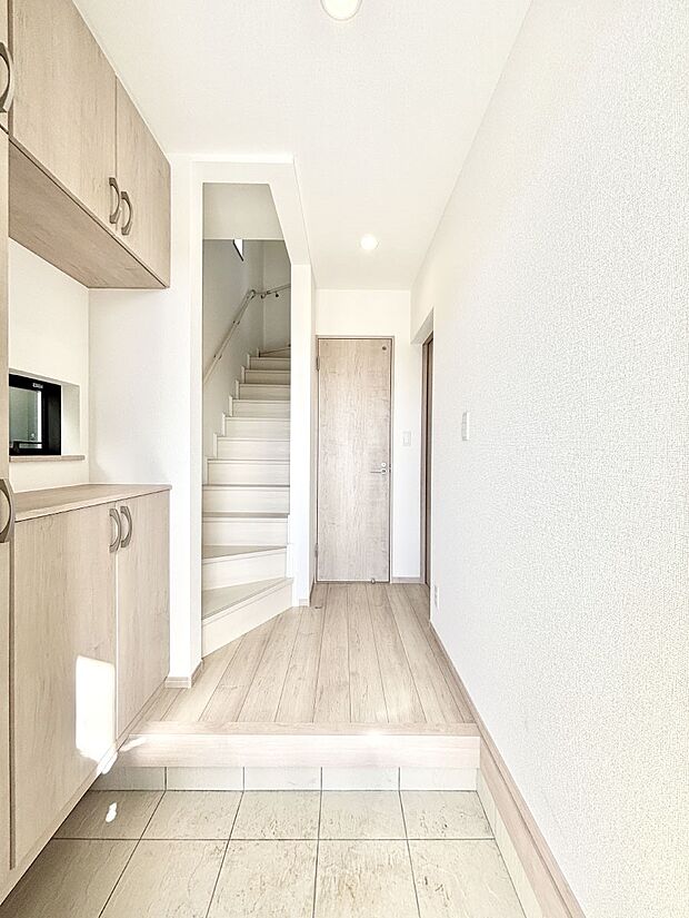 家族の帰宅やお客様をあたたかく迎える玄関  