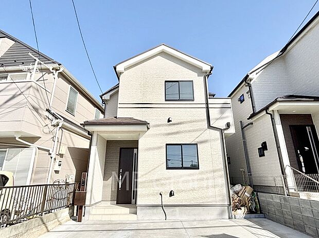 洗練された外観、上質な住空間が広がる室内は永く安心して過ごせる住居です。