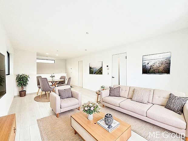 落ち着いた雰囲気のLDKは家族みんなの快適空間※家具はCGです