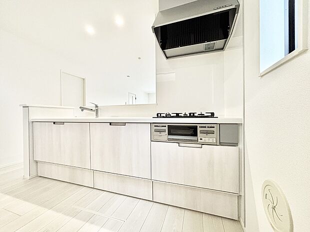 広々とした使い勝手の良いキッチンで日々のお料理も楽しくなりそう