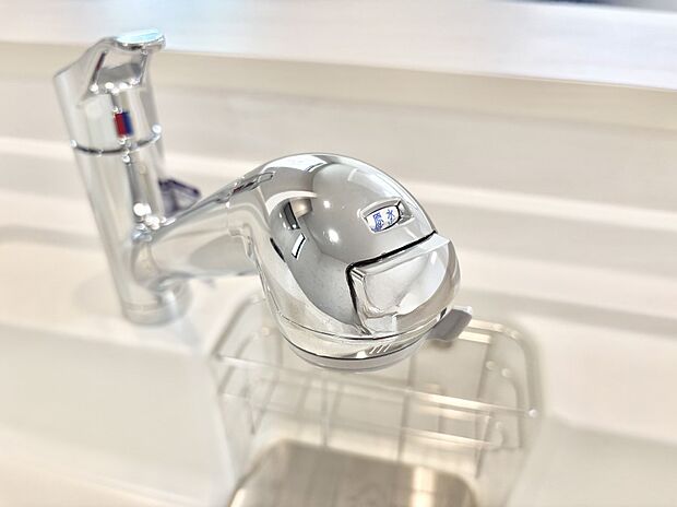 いつでも清潔なおいしいお水を。一つの水栓で水道水と浄水を使い分け。