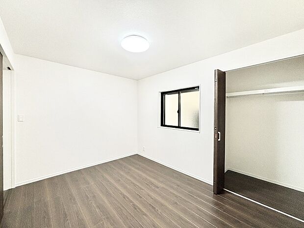 1階の納戸は収納はもちろん、居室としても利用できます。  