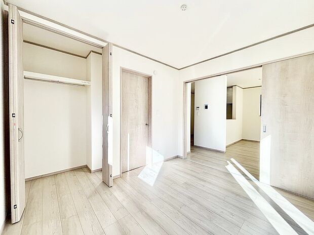 リビング隣接の洋室は個室としても利用できます