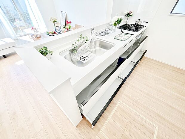 使いやすさを優先したスライド式収納タイプ！