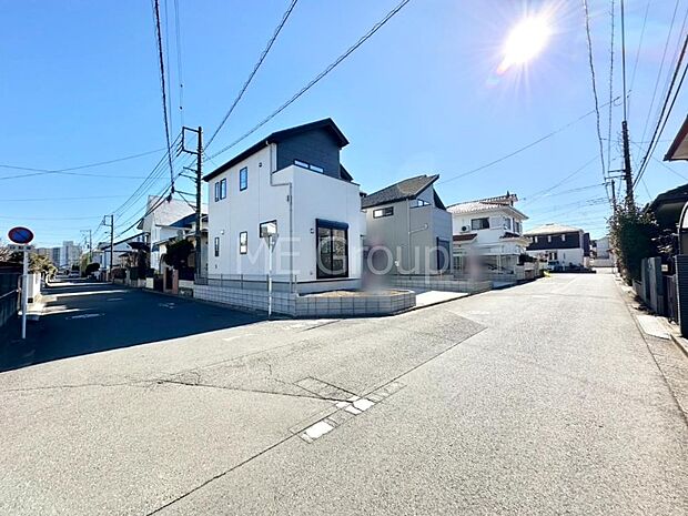 角地なので日当たりも良く、お家が堂々として見えます。