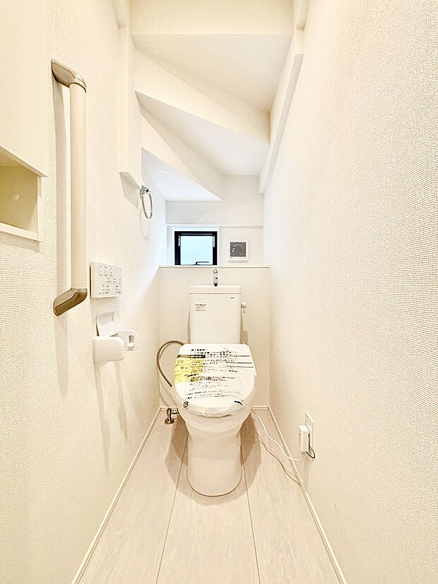 明るく清潔感のあるトイレです。  