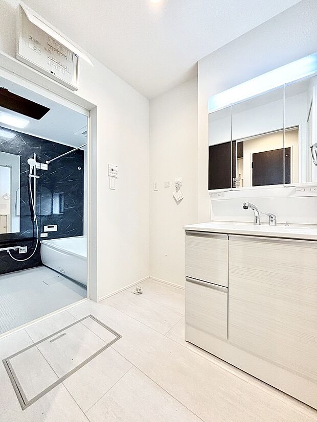 身支度もスムーズにおこなえる脱衣場      　 