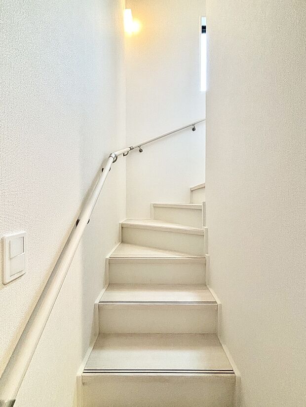安全性を考慮し階段には手すりを設置しています 