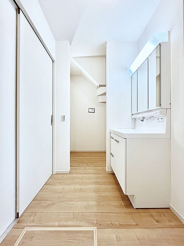 リネン庫があり収納力と機能性に優れた使いやすい洗面所。