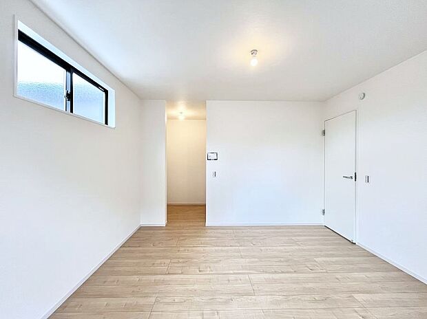 ウォークインクローゼットがあるお部屋!季節ごとの入れ替えも不要で便利です。