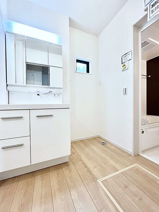 清潔感のある快適空間です。毎日の身支度も気持ち良くお使い頂けます。 