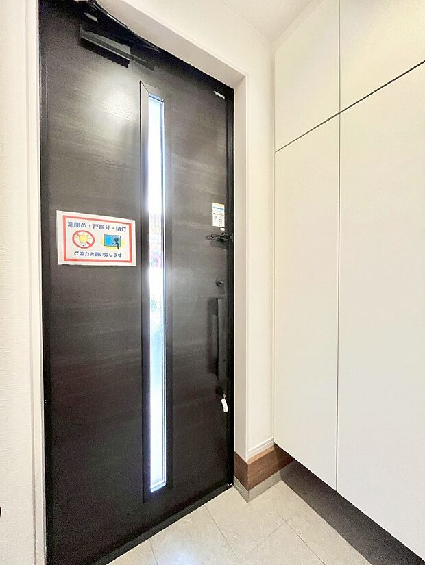飾り棚を利用して、お越しいただくお客様をおもてなしできます。