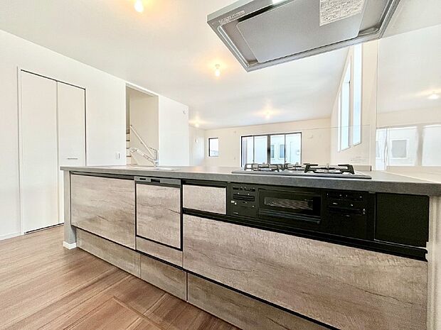 料理をしながらでもご家族との会話を楽しめる対面キッチン