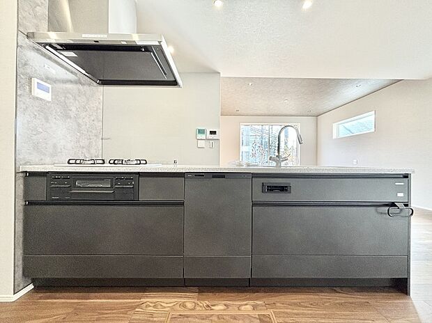 料理をしながらでもご家族との会話を楽しめる対面キッチン