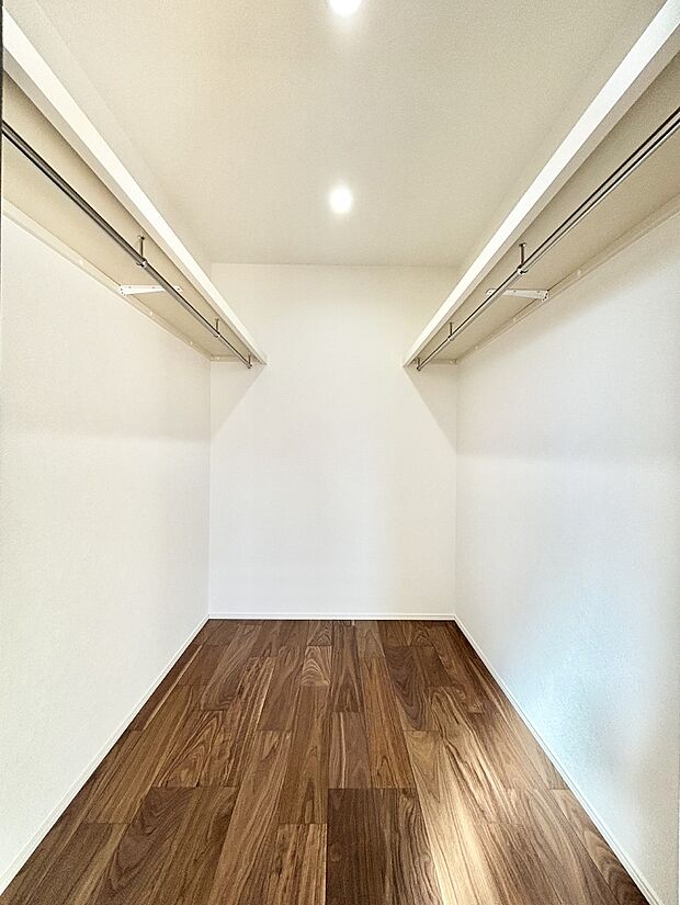 毎日の服選びが楽しくなるウォークインクローゼット 