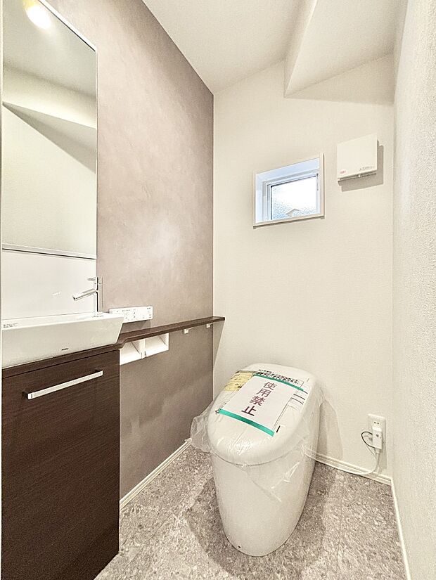 トイレは1階と2階それぞれに配置されていてとても便利です。 