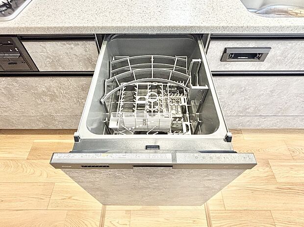 面倒なお片づけは食洗機にお任せ！家事の負担が減って、時間にも気持ちにもゆとりができます。