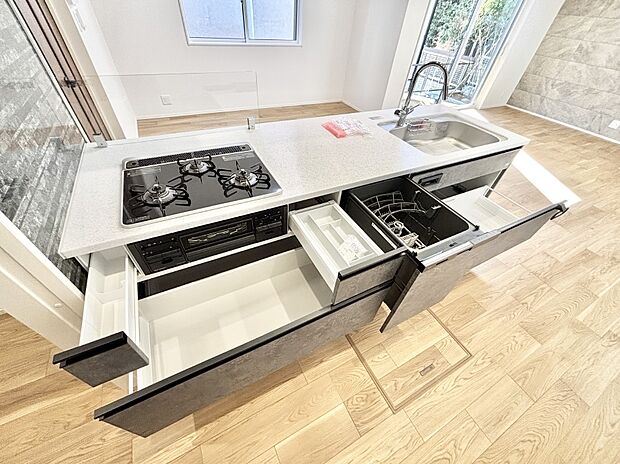 使いやすさを優先したスライド式収納タイプ！