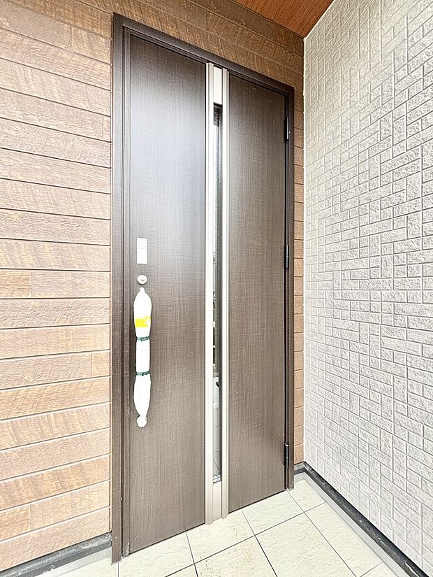 大切な家族、来客を出迎える玄関。