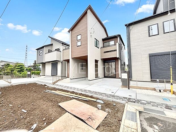 前面道路はきちんと整備されています  
