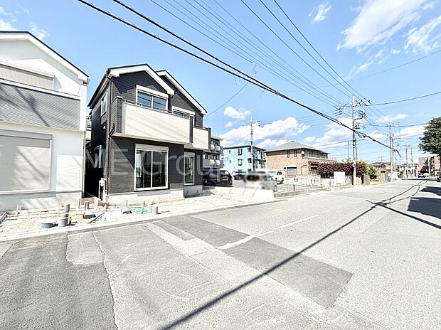 前面道路はきちんと整備されています