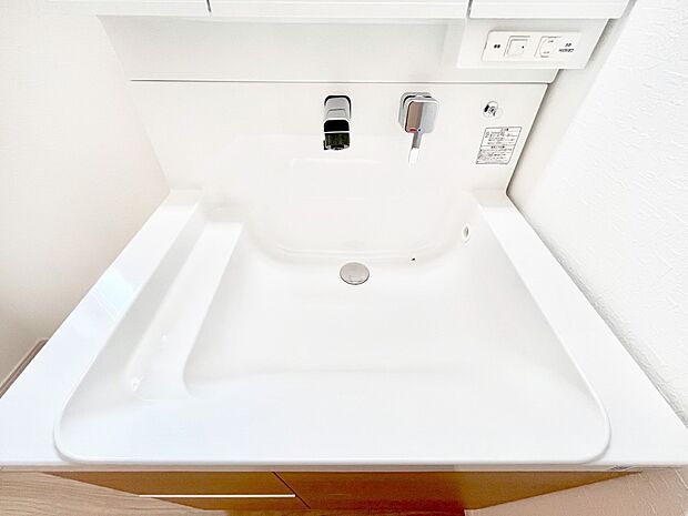 ハンドシャワー付き！使いやすい洗面台。