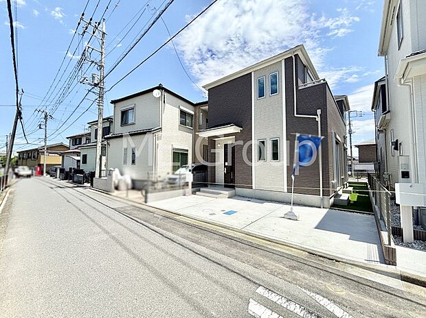 前面道路はきちんと整備されています  