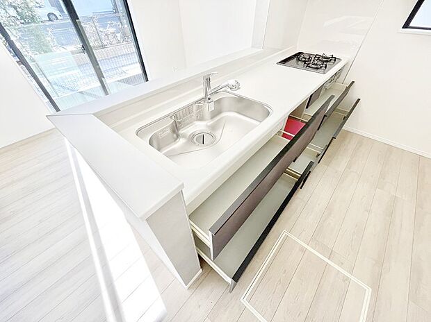 使いやすさを優先したスライド式収納タイプ！