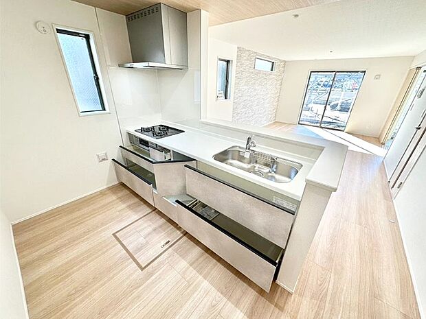 使いやすさを優先したスライド式収納タイプ!