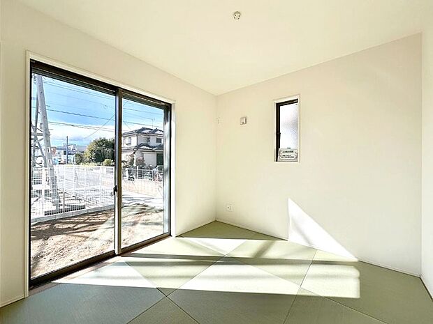 柔らかい畳の空間は、お子様の遊び場や来客時のおもてなしの場所として重宝します。