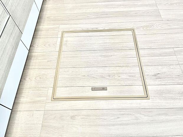 床下収納付き!日用品・非常用品の収納にも大活躍。