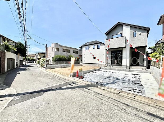 前面道路はきちんと整備されています  
