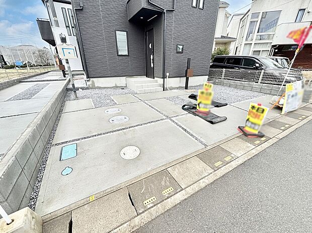 駐車2台可能!急なお客様の駐車に。また、ご家族の自転車スペースとしても大活躍。