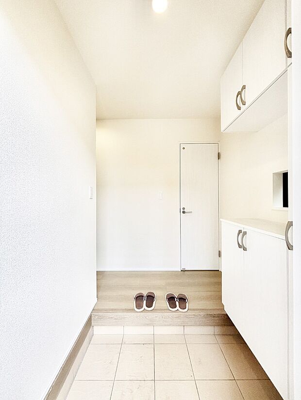 家族の帰宅やお客様をあたたかく迎える玄関