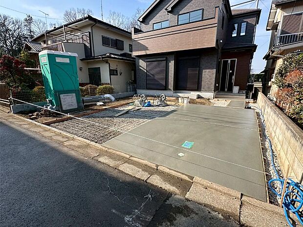 駐車3台可能！急なお客様の駐車に。また、ご家族の自転車スペースとしても大活躍。