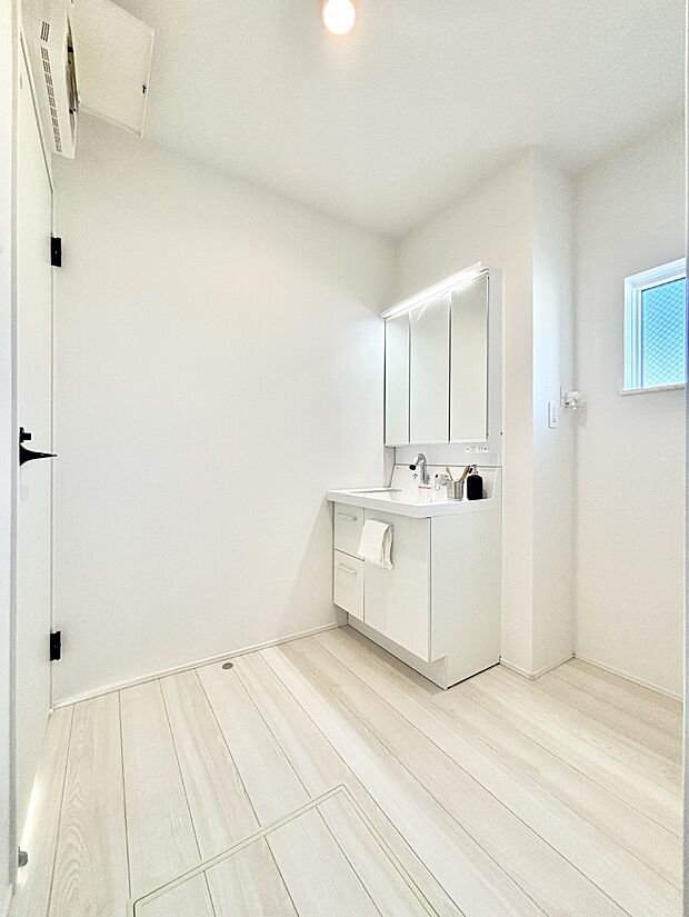 広々とゆとりのあるランドリースペース