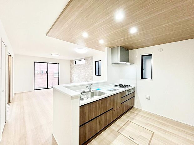 料理をしながらご家族との会話を楽しめる対面カウンターキッチン