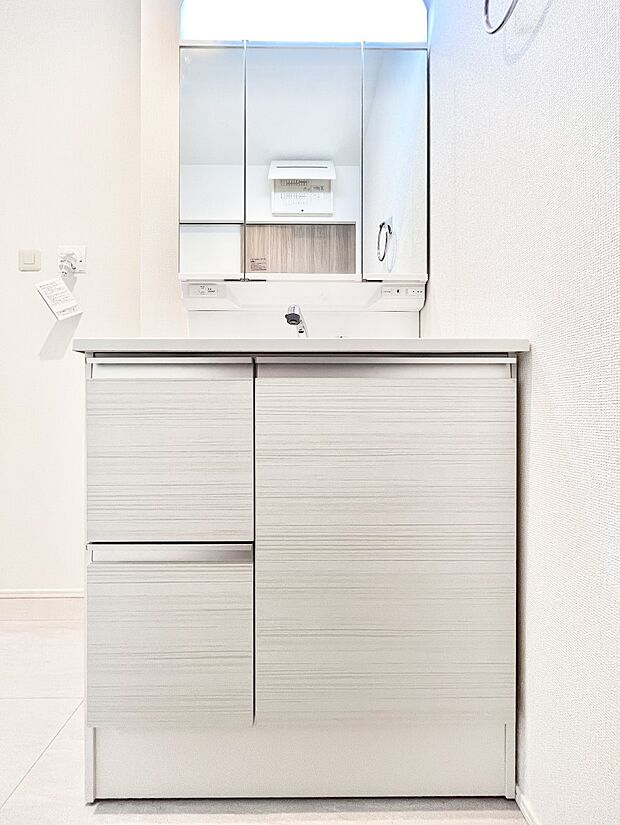 収納力と機能性に優れた洗面化粧台