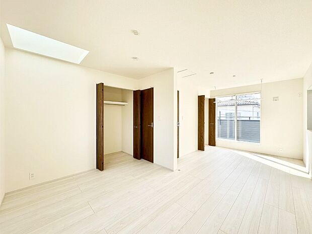 ドア&クローゼット2ヵ所付きなので2部屋に分けて利用可