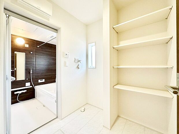 可動棚付きランドリースペース