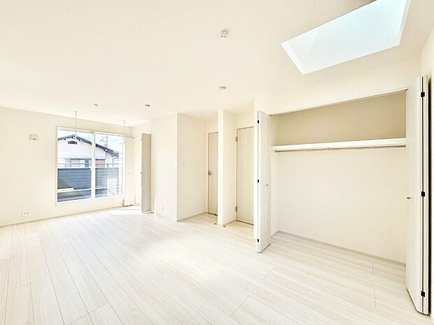 ドア&クローゼット2ヵ所付きなので2部屋に分けて利用可