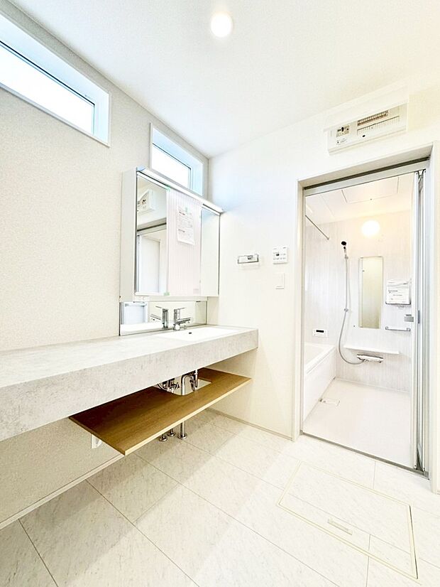 広々とゆとりのあるランドリースペース