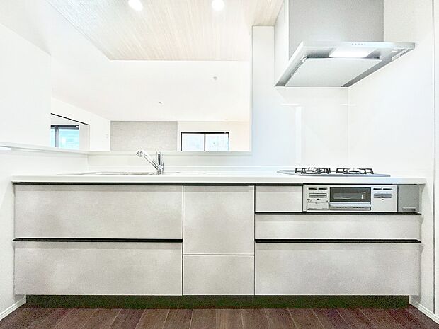 広々とした使い勝手の良いキッチンで日々のお料理も楽しくなりそう