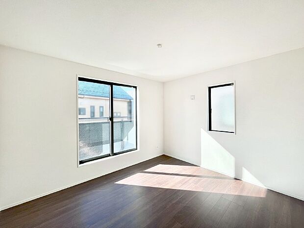 明るいバルコニーサイドに洋室を設置。目覚めの良い寝室に。