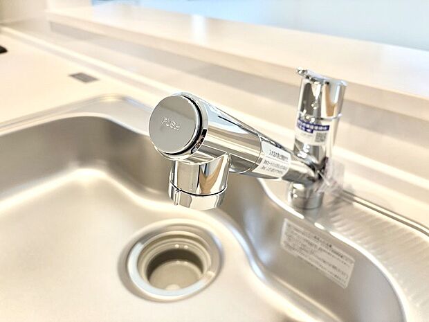 いつでも清潔なおいしいお水を。一つの水栓で水道水と浄水を使い分け。