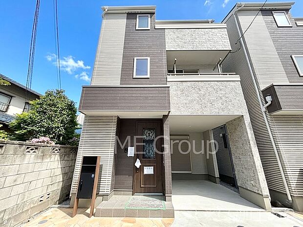洗練された外観、上質な住空間が広がる室内は永く安心して過ごせる住居です。