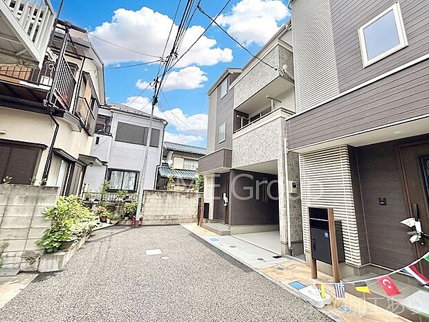 前面道路はきちんと整備されています